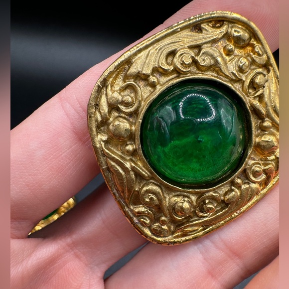 LOT 1520 24K gold plated CHANEL vintage clip on earrings green gripoix glass - Picture 8 of 17